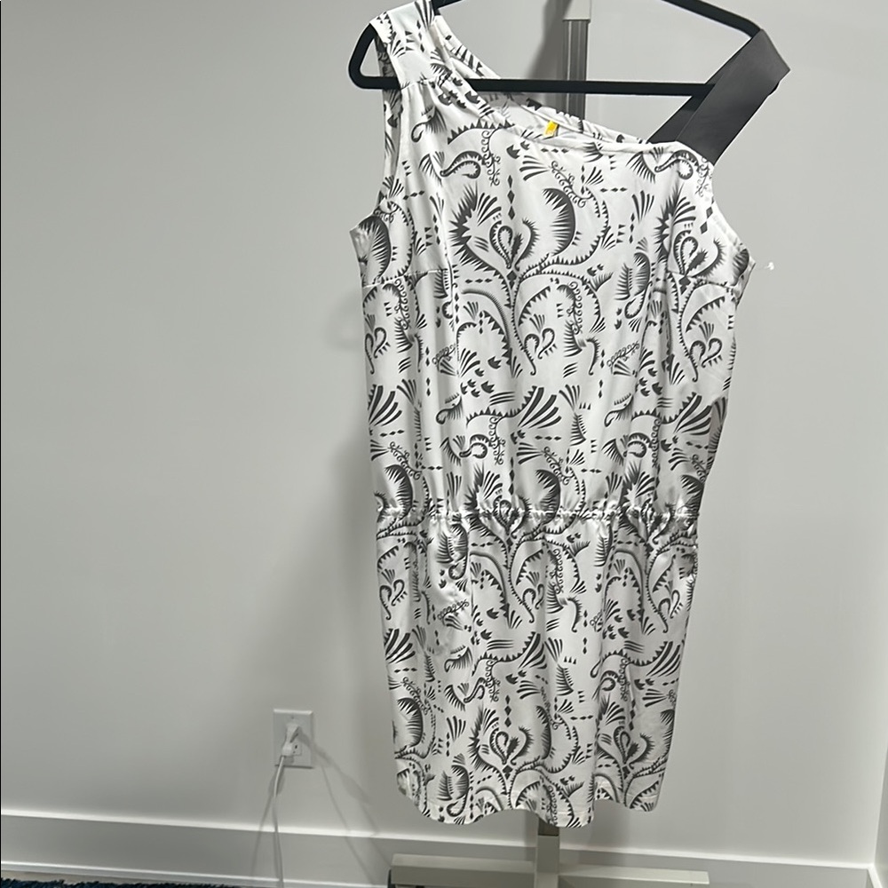 Elegant Black and White One-Shoulder Dress